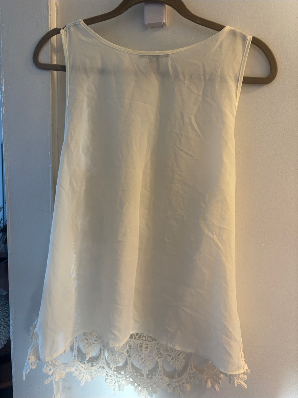 Forever 21 Cream Crochet Overlay Camisole - Picture 2 of 2